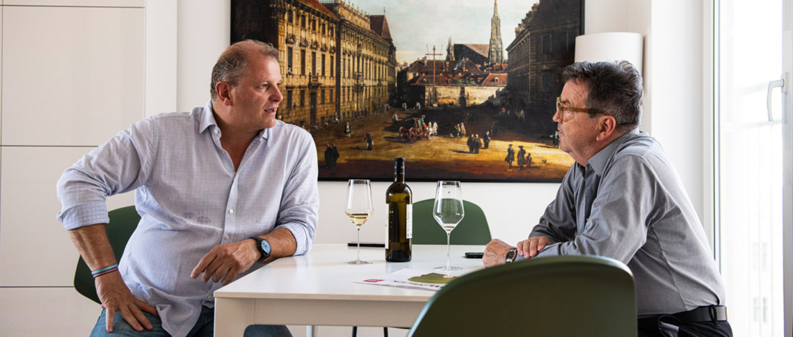 Martin Kusej WeinCo im Gespraech mit Willi Klinger