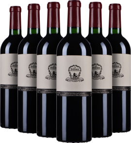 Sechs Rotweinflaschen mit cremefarbenem Etikett und dunkelrotem, versiegeltem Hals.