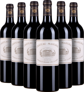 Sechs Flaschen Rotwein mit elegantem Etikett und goldener Schrift.