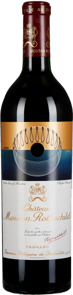 Rotweinflasche mit elegantem Etikett und goldenem Crest, dunkelrote Kapsel.