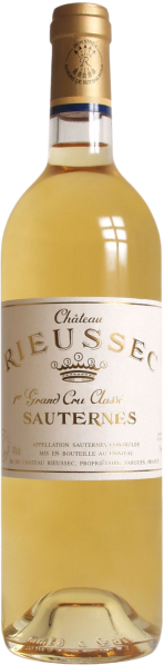 Klarer, goldgelber Wein in elegant gestalteter Flasche mit cremefarbenem Etikett.