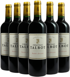 Sechs Flaschen Rotwein mit eleganten Etiketten und goldenen Kapseln, elegant präsentiert.