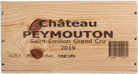 Holzkiste mit schwarzem Aufdruck einer Weinkiste, naturbelassene Holzmaserung sichtbar.