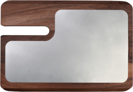 Rechteckiges Schneidebrett mit Holzrahmen und integriertem Metallteil.