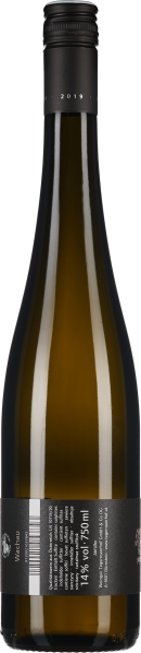 Braune Weinflasche mit schwarzem Etikett und Schraubverschluss.