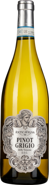 Durchsichtige Weißweinflasche mit kunstvoll verziertem Etikett, goldenem Wein und silbernem Verschluss.