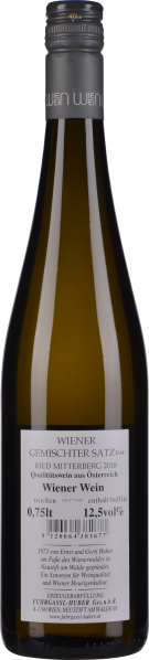 Braune Weinflasche mit schlichtem, weißem Etikett und schwarzem Schraubverschluss.