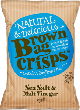 Hellbraune Chipsverpackung mit blauem Kreis und brauner Schrift.