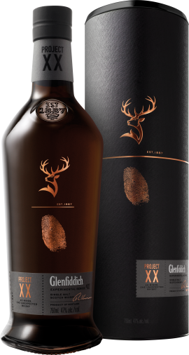 Braune Flasche mit edlem Geweih-Logo, schwarzer Verschluss, dezente Aufdrucke.