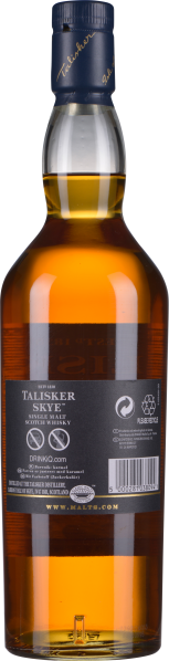 Braune Glasflasche mit dunklem Etikett und goldener Flüssigkeit.