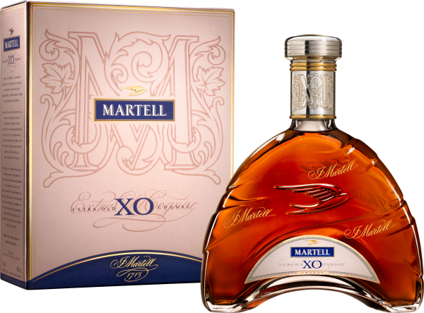 Elegante, geschwungene Flasche mit rötlich-goldenem Inhalt und dekorativem Karton.