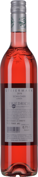 Klarer, rosafarbener Wein in einer schlanken, durchsichtigen Flasche mit silbernem Schraubverschluss.