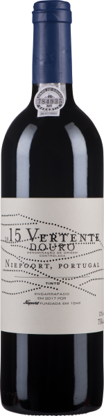 Dunkelrote Weinflasche mit blauer Kapsel und cremefarbenem Etikett.