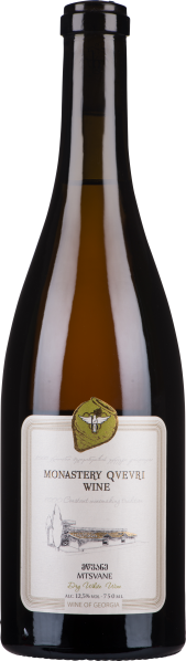 Braune Weinflasche mit cremefarbenem Etikett, georgischer Schrift und grafischem Logo.