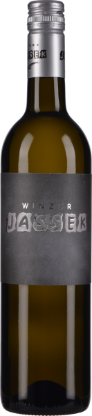 Grüne Weinflasche mit silbernem Verschluss und schwarzem Etikett.