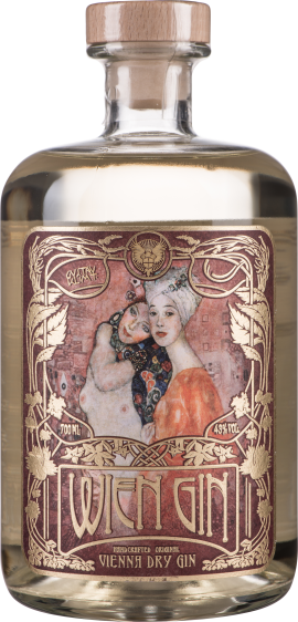 Klarer Gin in kunstvoll verzierter Flasche mit antikem Etikettendesign.