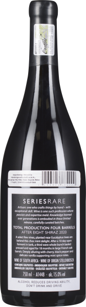 Dunkle Weinflasche mit schwarzem Hals und großem Etikett auf der Rückseite.