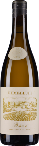 Weinflasche mit goldenem Etikett und Abbildung eines Anwesens vor Weinbergen.