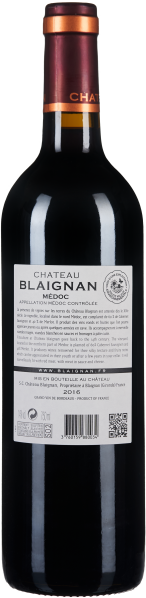 Dunkle Weinflasche mit gold-rotem Verschluss, elegantes Etikett auf der Rückseite.