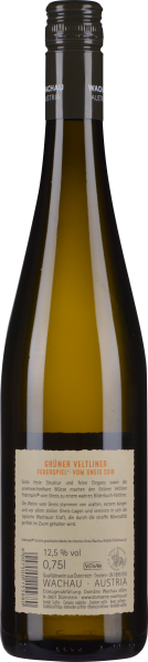 Braun-grüne Flasche, schlichtes Label, schwarz glänzender Schraubverschluss.