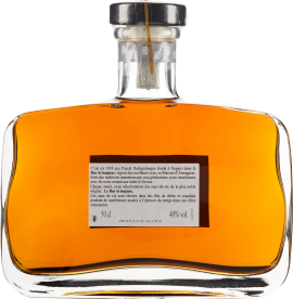 Flache, rechteckige Flasche mit golden-braunem Flüssigkeit, elegantem Glasstopfen.