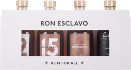 Weißer Präsentkarton mit vier Rumflaschen, braune Etiketten, Holzverschlüsse sichtbar.