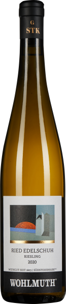 Schlanke Weinflasche mit einem modernen, kunstvollen Etikett.