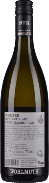 Weinflasche mit schwarzem Etikett und weißem Hintergrund, klassische Form.