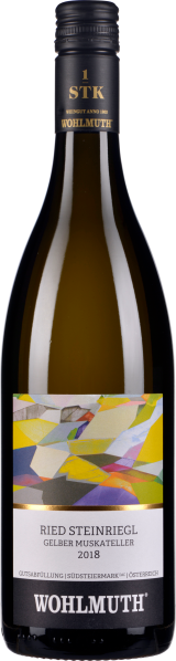 Dunkle Weinflasche mit künstlerischem, buntem Etikett auf schwarzem Hintergrund.