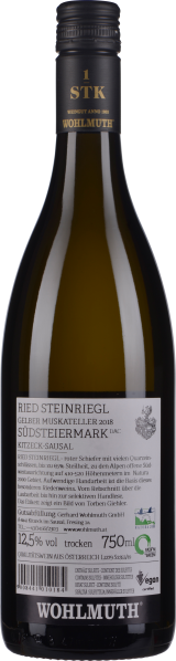 Dunkle Weinflasche mit schwarzem Etikett und goldenem Druck.