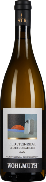 Weinflasche mit klarer goldener Flüssigkeit und modernem Etikettendesign.