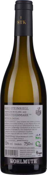 Klare Weißweinflasche mit schwarzem Verschluss und Etikett in Weiß- und Schwarztönen.