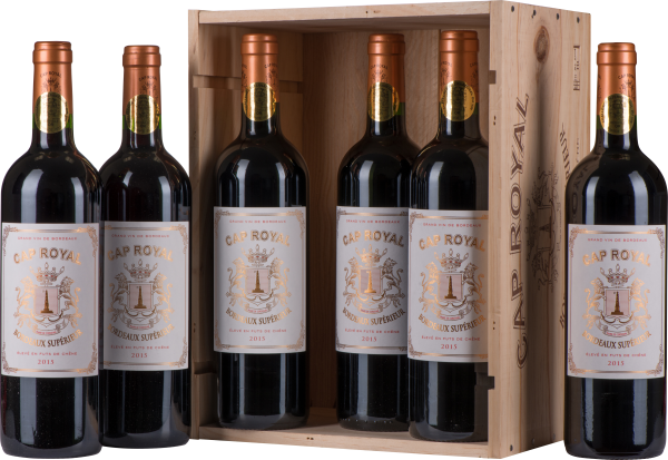Sechs Bordeaux-Weinflaschen in Holzkiste, mit goldenen Etiketten und Verschlüssen.