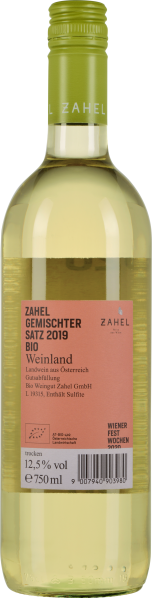 Transparente Weinflasche mit grünem Schraubverschluss und orangefarbenem Etikett.