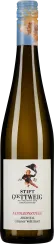 Die Flasche ist hoch und schlank mit grünlichem Glaskörper. Der Verschluss ist ein dekorativer Schraubverschluss in Blau mit künstlerischem Motiv. Das Etikett zeigt einen Cherub und hat schwarze und rote Schrift auf weißem Hintergrund.