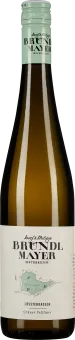 Eine schlanke Weinflasche mit hellgrünem Schraubverschluss und einem cremefarbenen Etikett, das eine stilisierte Karte zeigt. Der Wein selbst hat eine helle, goldene Farbe.