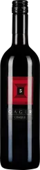Schwarze Weinflasche mit modernem, geometrischem Etikett in Rot und Schwarz.