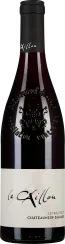 Dunkle Weinflasche mit schwarz-rotem Glanz, geprägt von einem eleganten Relief auf dem Glas und einem weißen Etikett mit geschwungener Schrift.