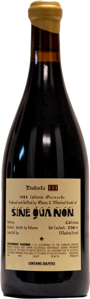 Dunkle Weinflasche mit gelbem Wachssiegel und beige Etikett.