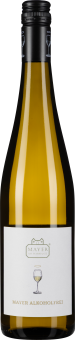 Braune Glasflasche mit schwarzem Schraubverschluss, schlichtes weißes Etikett mit Logo und einem Weinglas-Illustration.