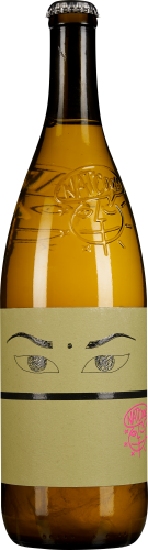 Flasche mit gelblichem Wein, geprägt mit einem verspielten Gesichtssymbol. Etikett in hellem Beige mit gezeichneten Augen und subtilen Details; rosa Logo an der Seite.
