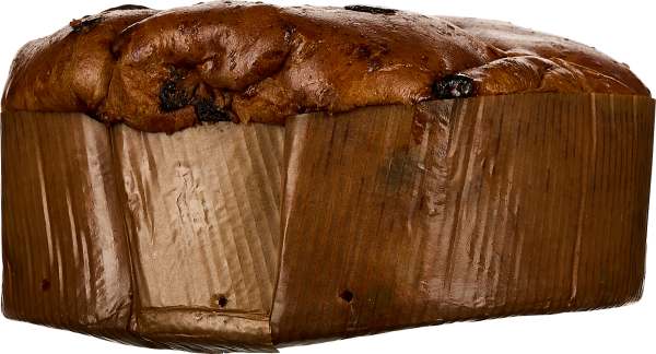 Brotähnlicher Kuchen in braunem Papier, goldbraune Kruste mit dunklen Fruchtstücken.