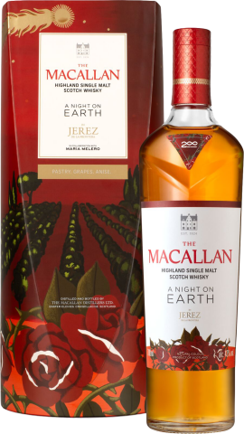 Eine elegante Whiskyflasche mit rotem, floralen Verpackungsdesign.