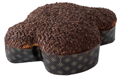 Fein verzierter Schokoladenkuchen in Blumenform auf weißem Teller.