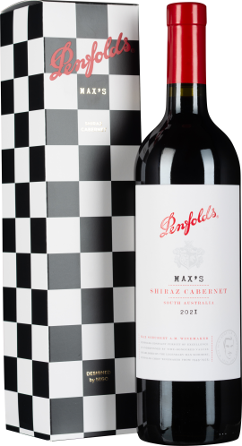 Weinflasche mit rotem Kapselverschluss vor schwarz-weiß kariertem Geschenkkarton.