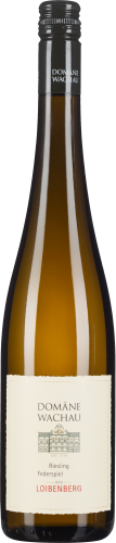 Braune Weinflasche mit schwarzem Schraubverschluss und cremefarbenem Etikett.