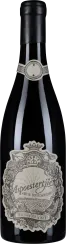 Dunkle Weinflasche mit dekorativ gestaltetem Etikett und schwarzem Verschluss.