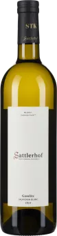 Klare Weinflasche mit schwarz-goldenem Hals und weißem Etikett.