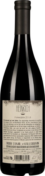 Schwarze Weinflasche mit beiger Etikettierung auf der Rückseite.