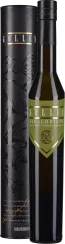 Dunkle, schlanke Flasche des Hirschbirnenbrands mit goldener Etikettierung, neben einer eleganten, schwarzen Verpackungsröhre mit subtilen Tiermotiven.